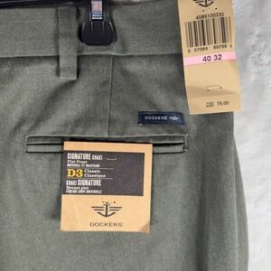 Dockers Men's Khaki Chinos Green